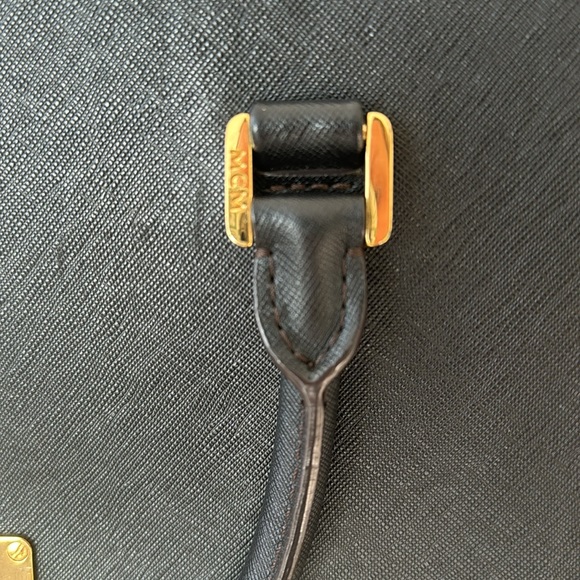 MCM handbag with attachable strap to wear as tote - Picture 4 of 8